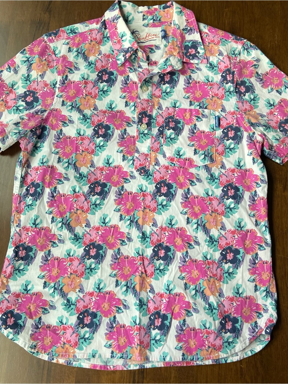 Chubbies Floral Pullover Shirt Mens Small Pink Hibiscus Short Sleeve Tropical